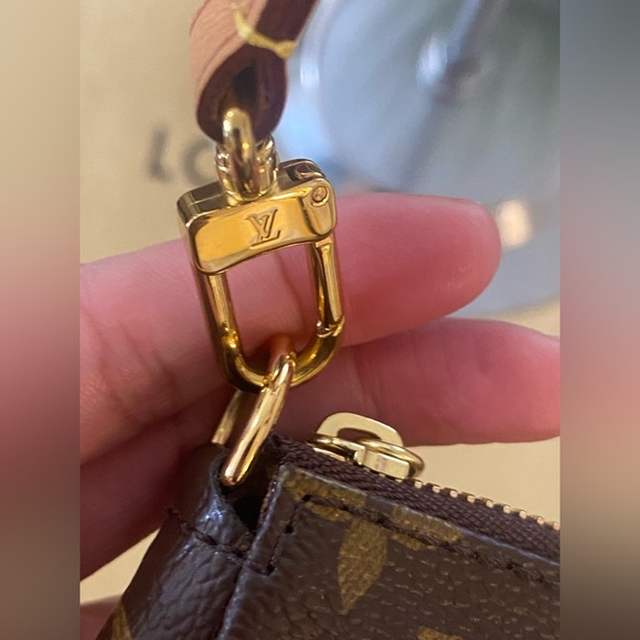 LV Pochette Accesories New Model - Picture 4 of 16